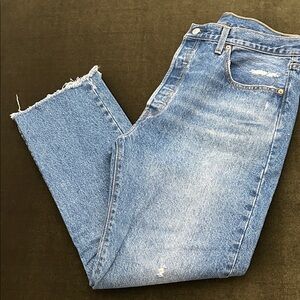 Levi's Women's Straight Leg Jeans in Medium Blue Wash